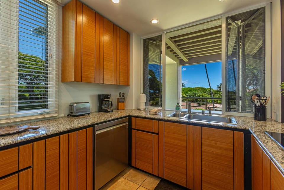 Palms at Wailea 2104 by Coldwell Banker Island Vacations Apartment in Wailea