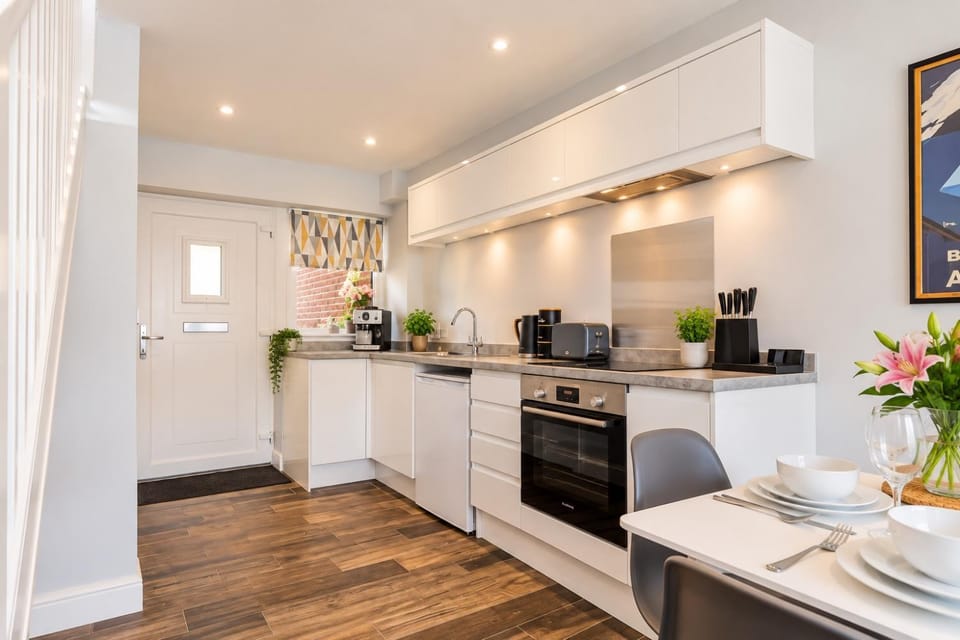 The Nook, Fairview, Cheltenham Town Centre-Parking & Garden House in Cheltenham