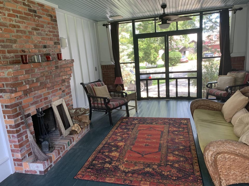 Seating area, fireplace