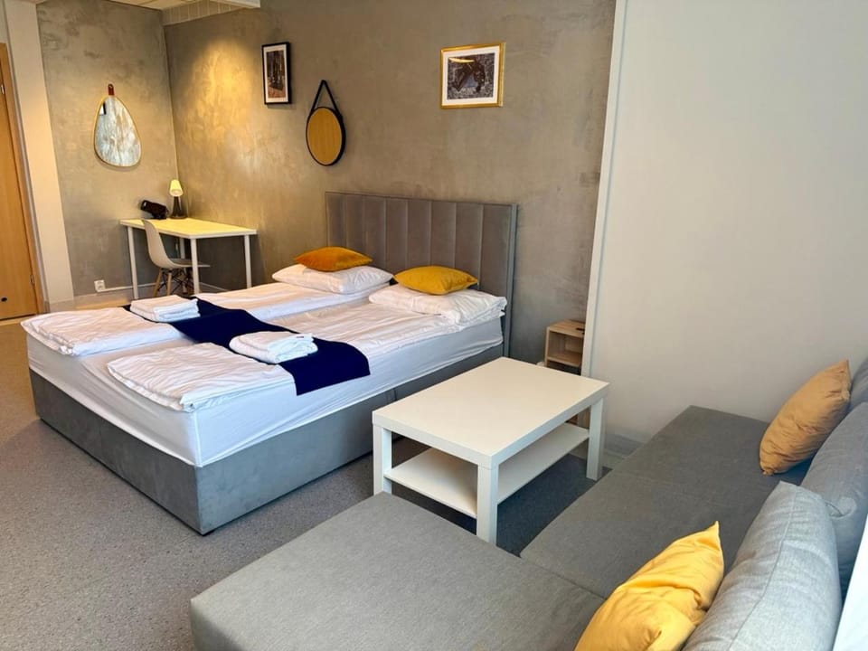 Bed, Seating area