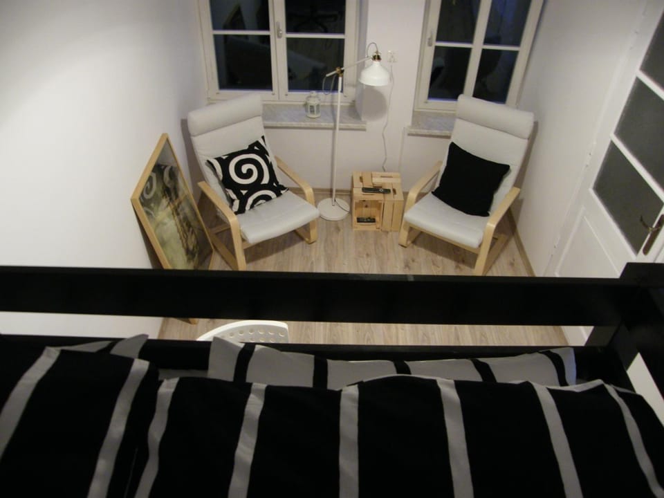 Bed, Living room, Photo of the whole room, Seating area