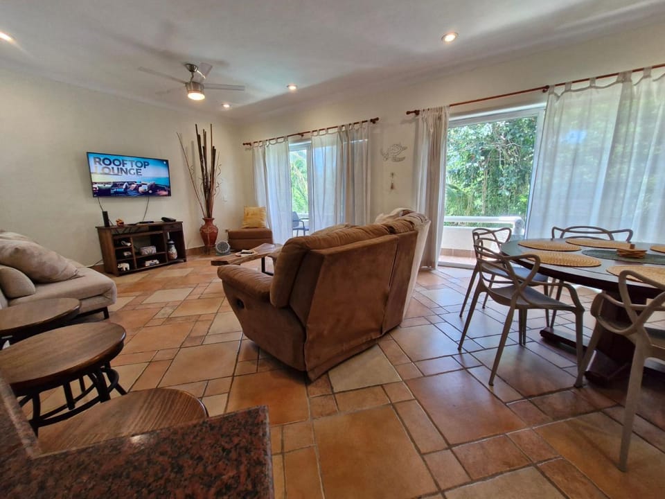Communal lounge/ TV room, TV and multimedia, Living room