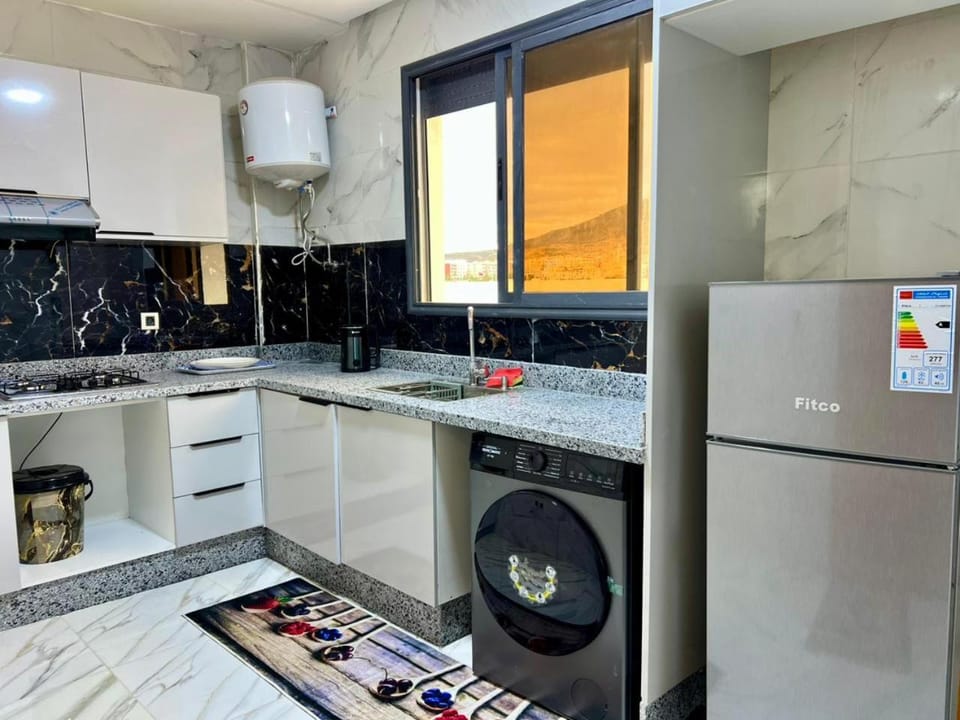 Kitchen or kitchenette, Communal kitchen, minibar, stove, stove, washing machine, washing machine, kitchen
