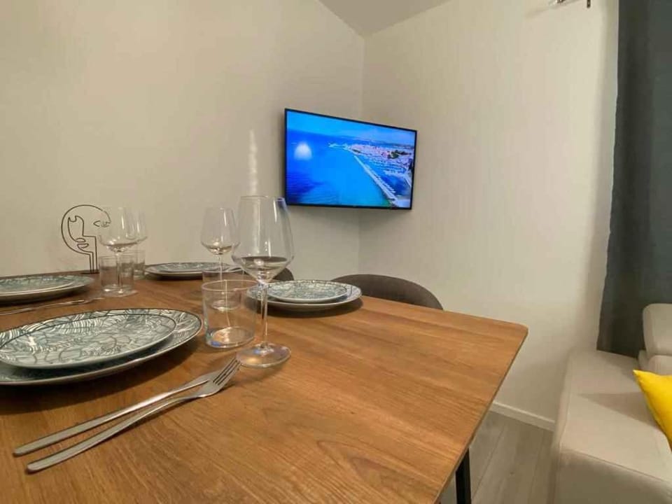 TV and multimedia, Dining area