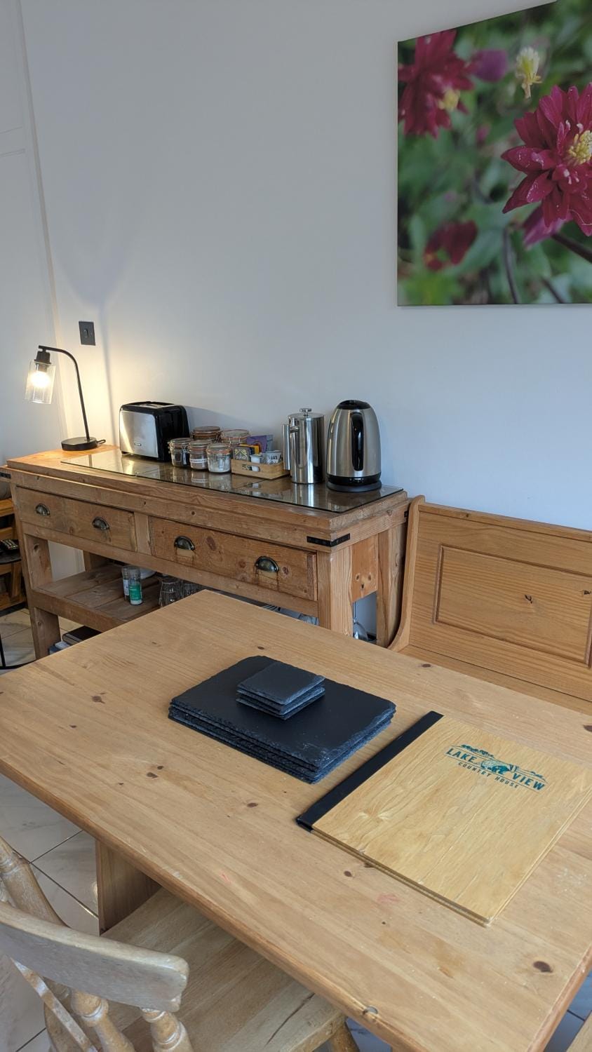 Coffee/tea facilities, Seating area