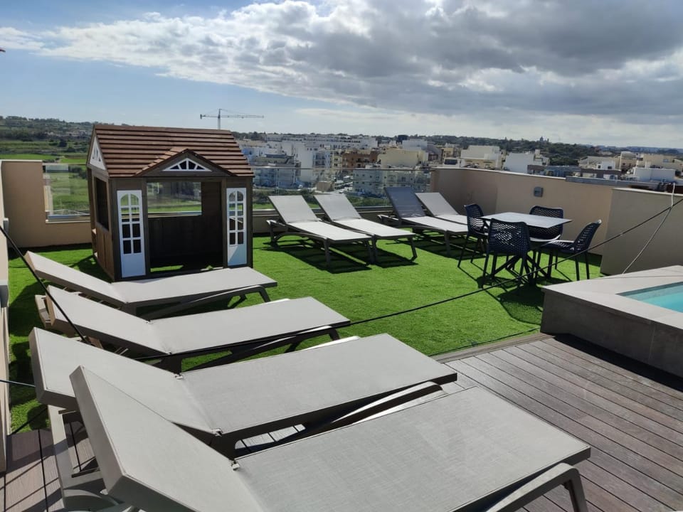 Balcony/Terrace, Pool view, Swimming pool