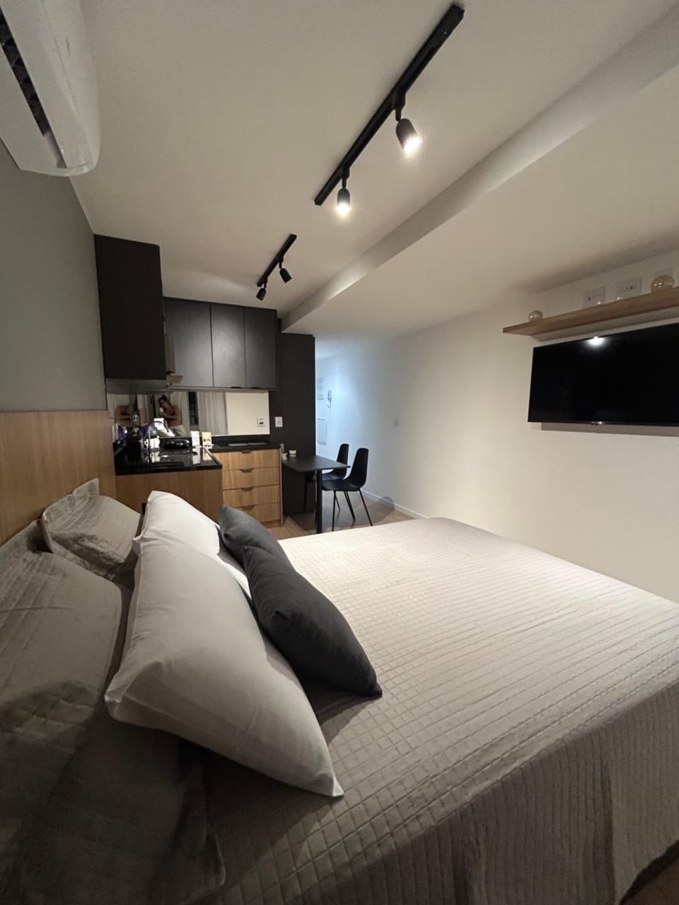 Bed, Kitchen or kitchenette, Photo of the whole room, Bedroom