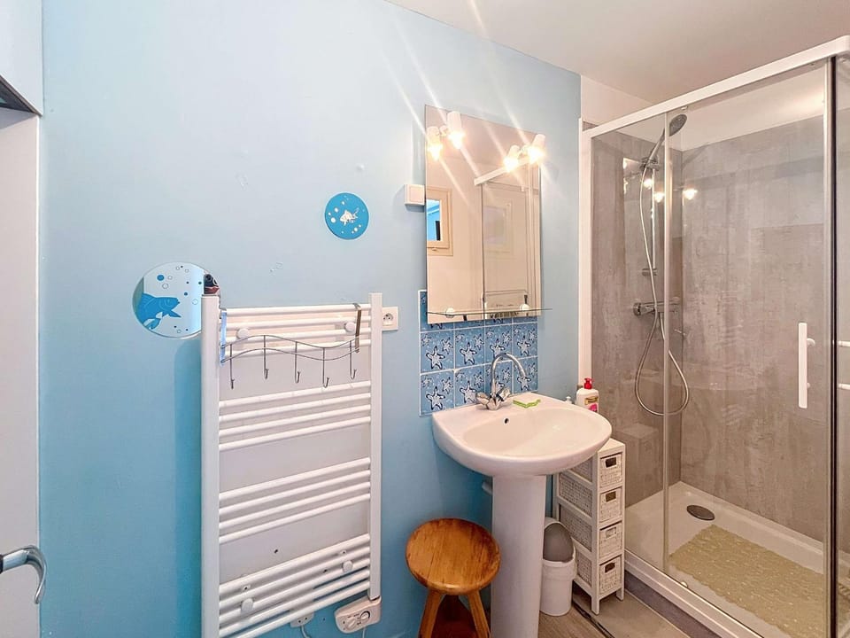 Appartement lumineux à Jullouville, proche plage, avec parking et wifi gratuit - FR-1-361-565 Apartment in Jullouville