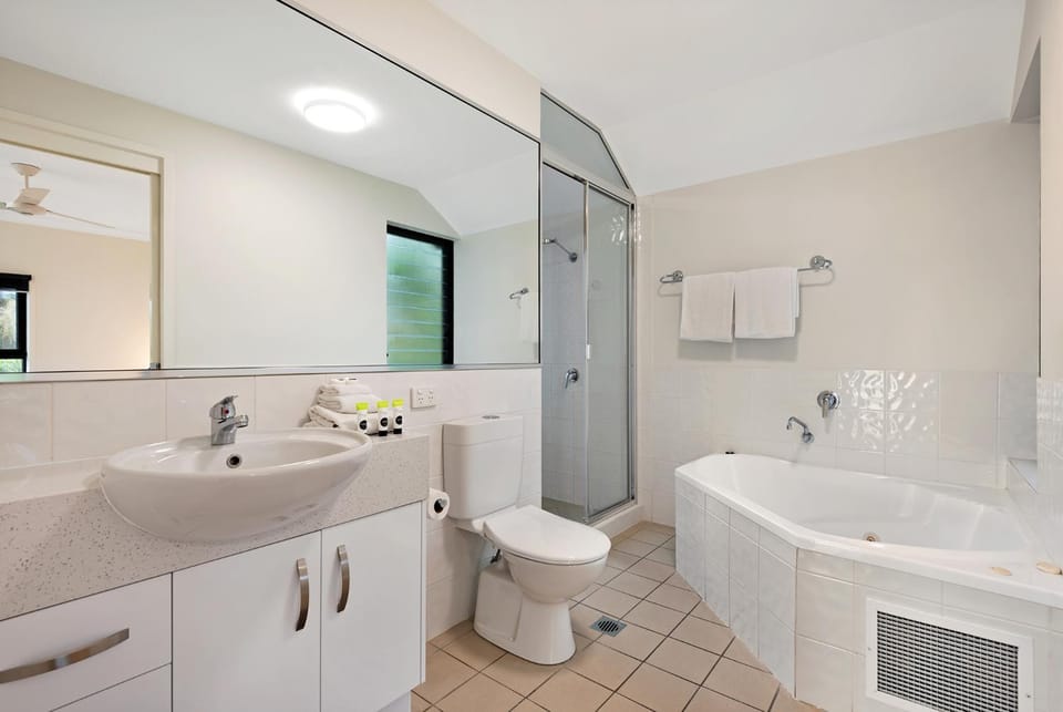Oasis 2 bedroom Apartment with buggy Apartment in Whitsundays