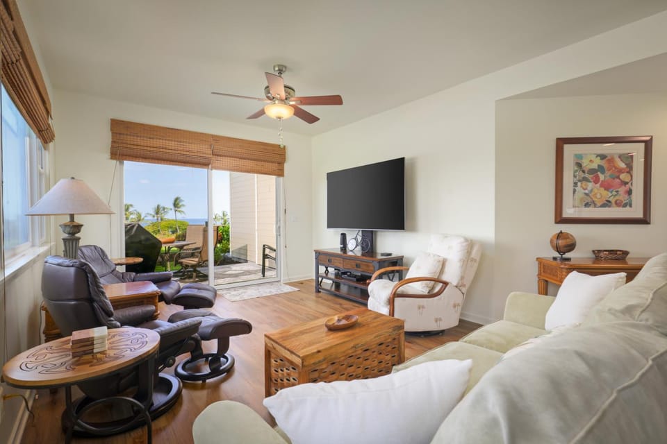 TV and multimedia, Living room, Seating area, Sea view