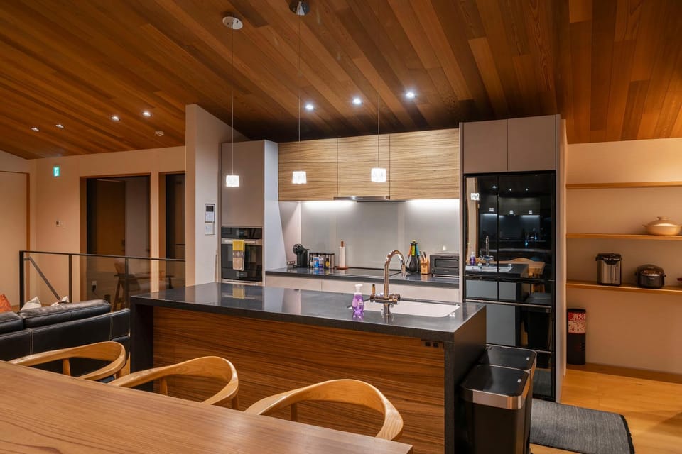 Kitchen or kitchenette, Seating area, minibar