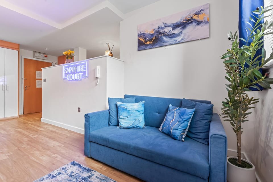 Modern Studio, Brum City Centre, Wi-fi, Smart Tv, Netflix, Prime video, Ps5, Gym gear, Easy access to restaurants, bars, Sea life center, museums, New street station and Snowhill Apartment in Birmingham