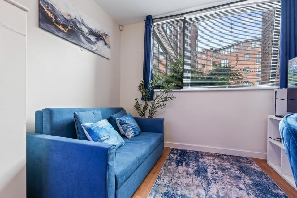 Modern Studio, Brum City Centre, Wi-fi, Smart Tv, Netflix, Prime video, Ps5, Gym gear, Easy access to restaurants, bars, Sea life center, museums, New street station and Snowhill Apartment in Birmingham