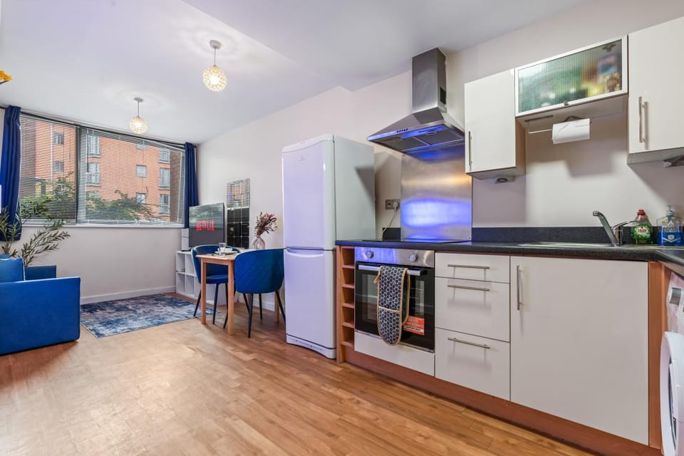 Modern Studio, Brum City Centre, Wi-fi, Smart Tv, Netflix, Prime video, Ps5, Gym gear, Easy access to restaurants, bars, Sea life center, museums, New street station and Snowhill Apartment in Birmingham