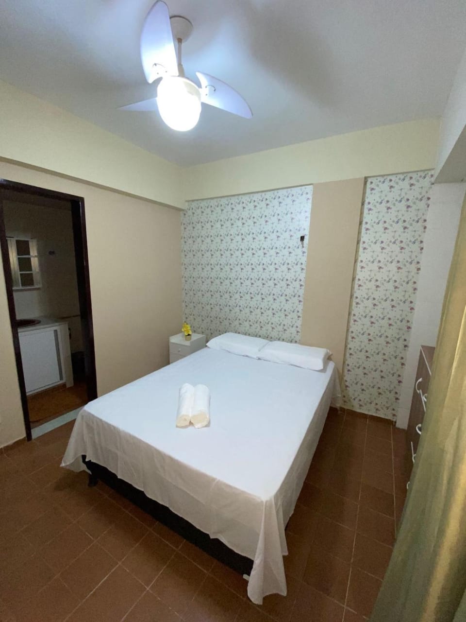 Bedroom, towels