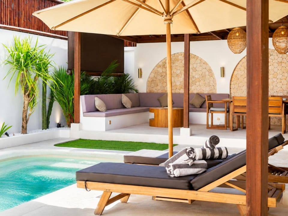 Seating area, Swimming pool
