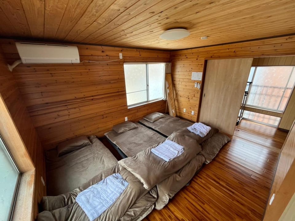 閑静な立地 繁華街とコンビニ バス停徒歩圏内 奄美 Guest House iroha 1日1組 2025年5月 Open Quiet Location Near Downtown One Group Per Day Bed and Breakfast in Japan