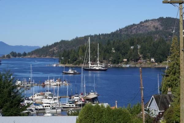 Enchanter Ocean View Suites House in Vancouver Island