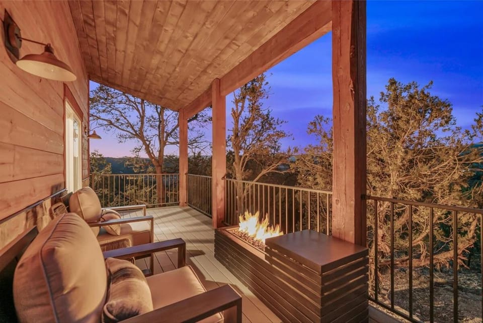 Cactus Canyon Retreat Zion Base Hot Tub View House in Orderville