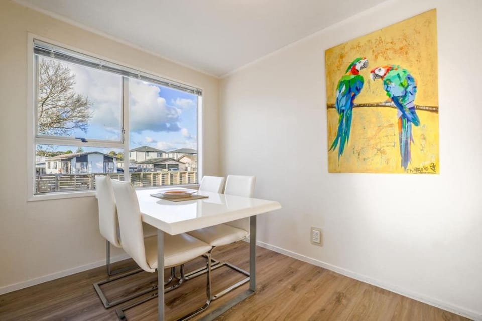Stunning Two Bedroom House in in Half Moon Bay House in Auckland