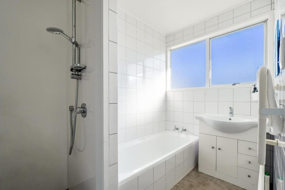 Stunning Two Bedroom House in in Half Moon Bay House in Auckland
