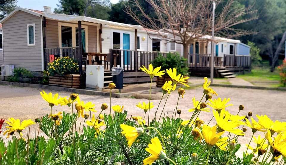 Camping Aux Portes De Cassis Campground/ 
RV Resort in Carnoux-en-Provence