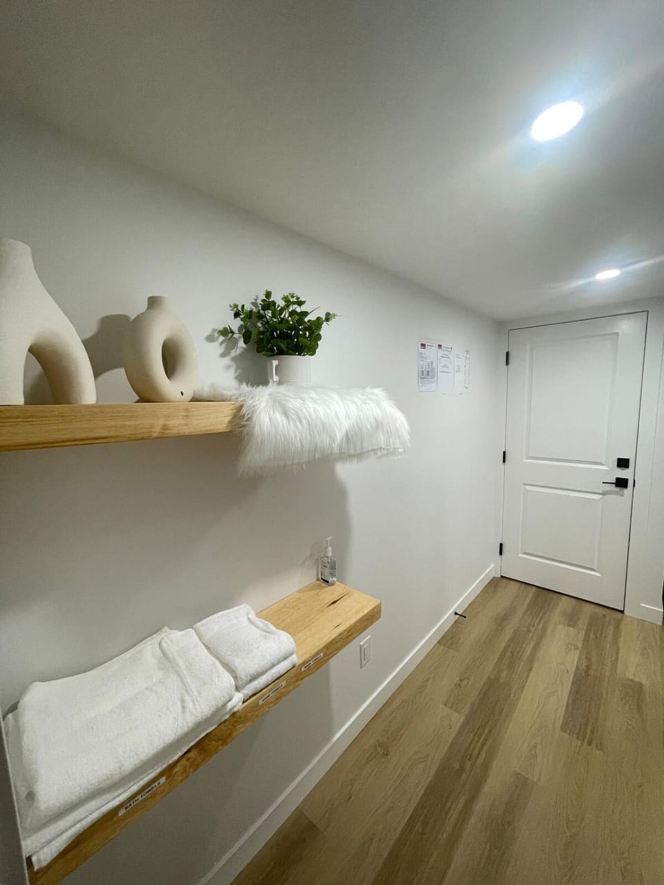 concierge, towels