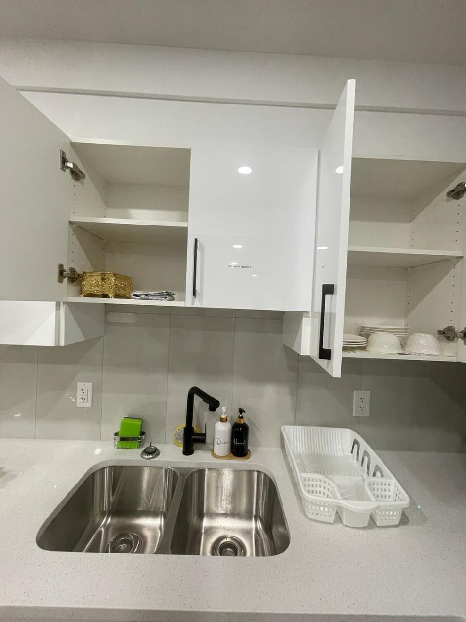 Coffee/tea facilities, Kitchen or kitchenette, minibar, stove