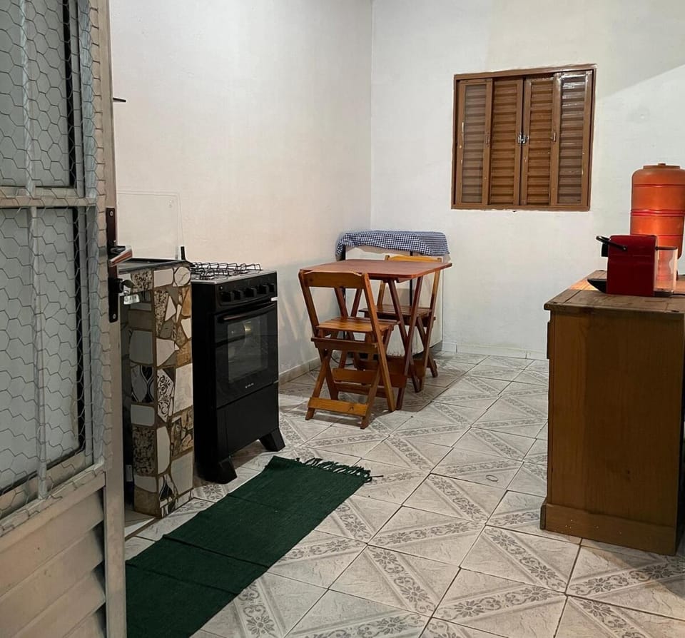 Kitchen or kitchenette, minibar