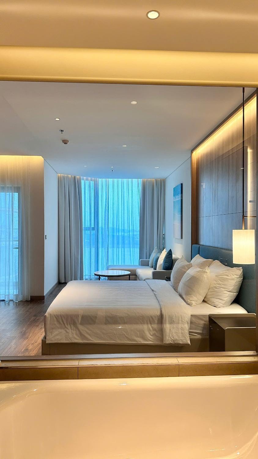 Bed, Living room, Photo of the whole room, Seating area
