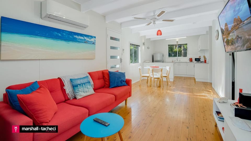 TV and multimedia, Kitchen or kitchenette, Living room, Dining area, Evening entertainment, air conditioner