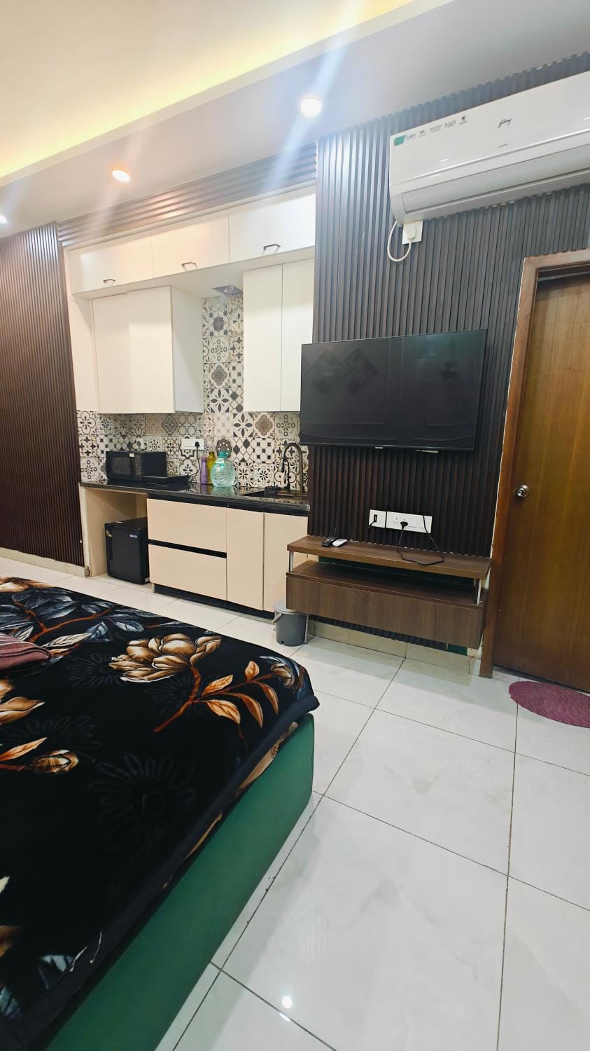 The Forest Stays-Luxury City Loft With Balcony Bliss Apartment in Noida