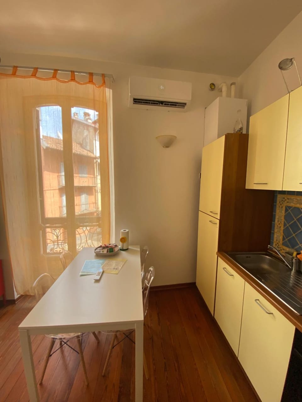 Kitchen or kitchenette, Dining area, oven, stove, air conditioner