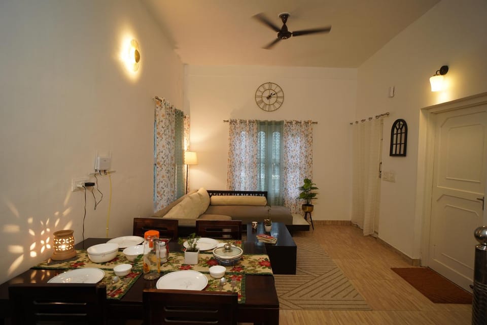 Living room, Photo of the whole room, Seating area, Dining area