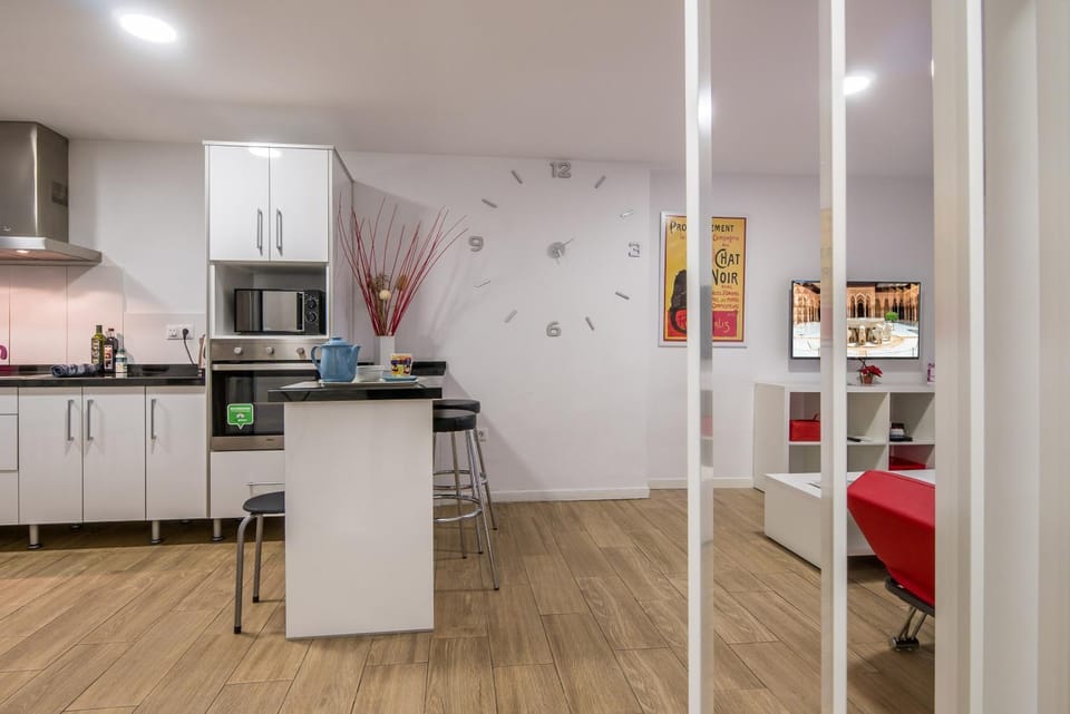 Communal lounge/ TV room, Kitchen or kitchenette, Dining area