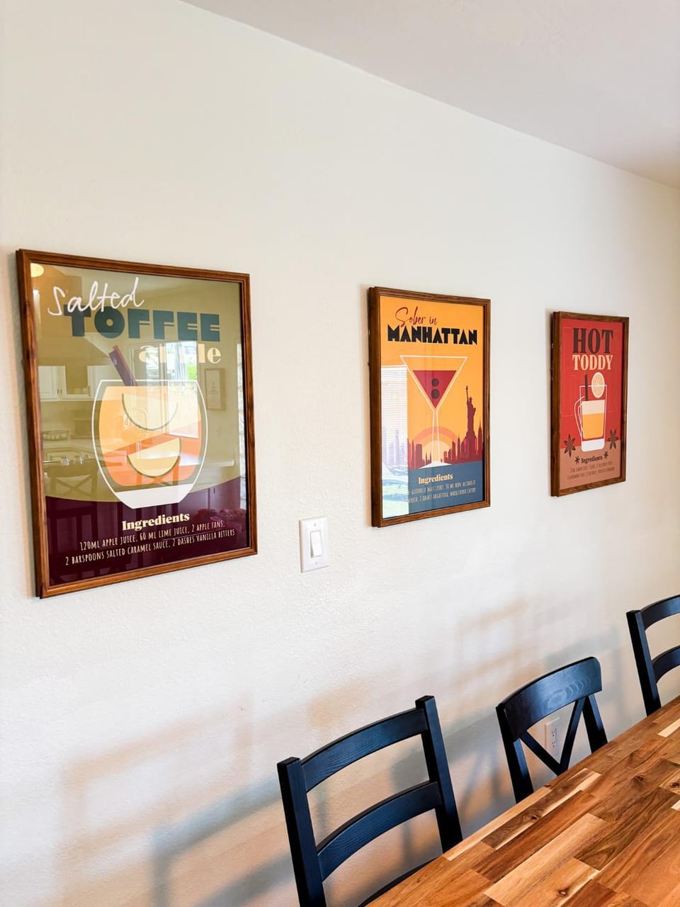 Decorative detail, Seating area, Dining area