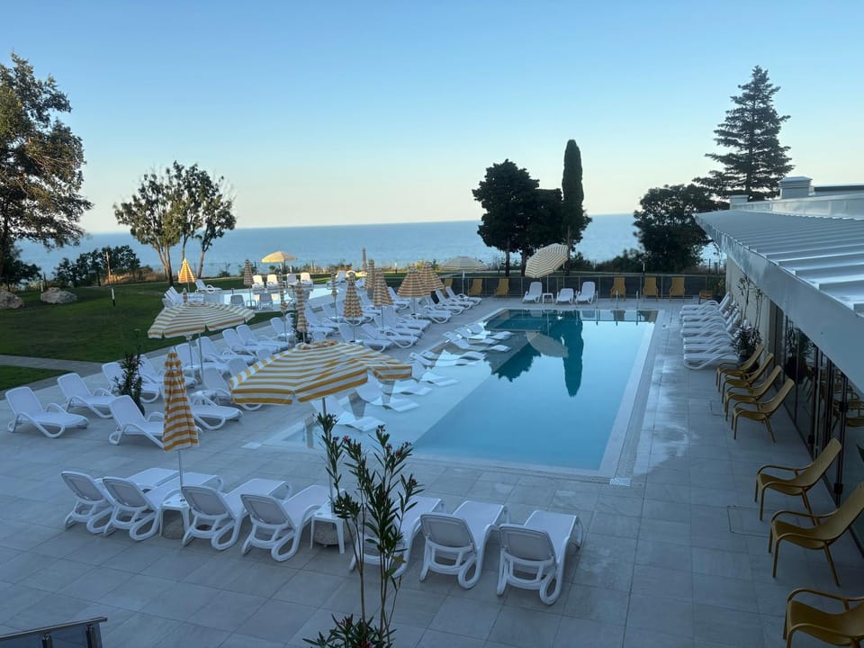 Pool view, Sea view