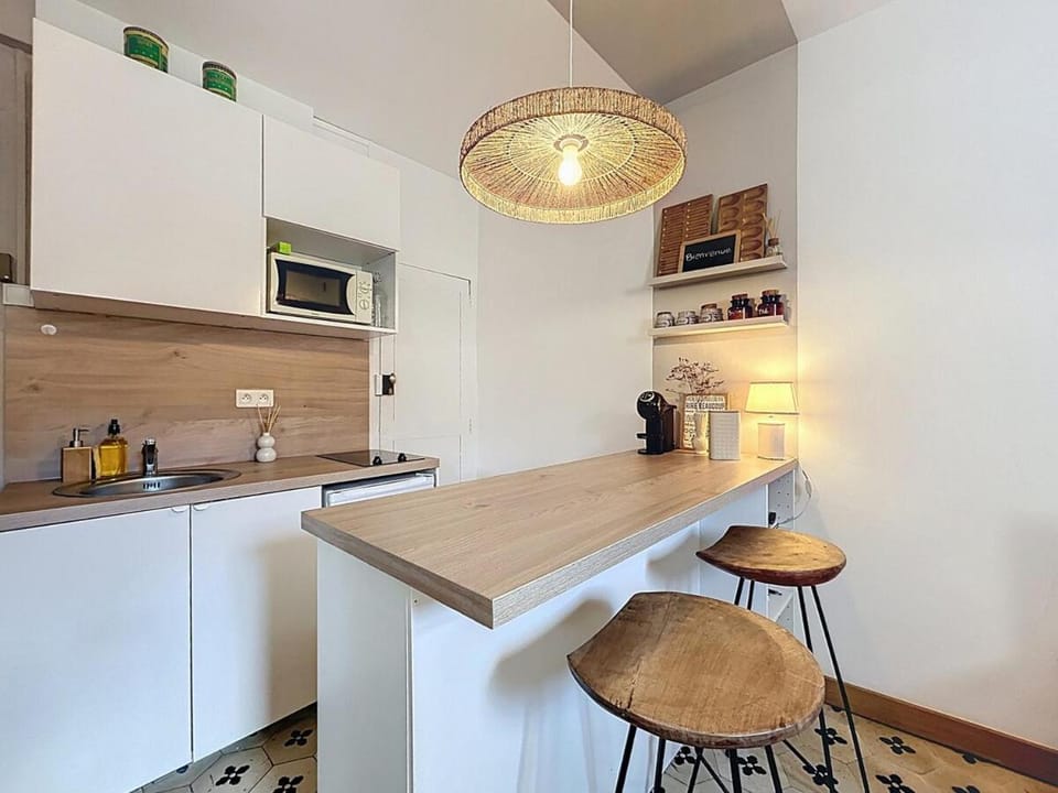 Kitchen or kitchenette, stove