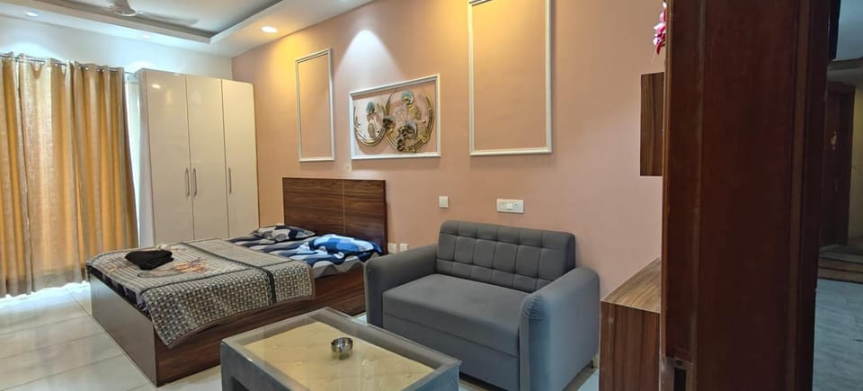 Gen Z# Couple Friendly Relax & Comfy Condo Apartment in Noida