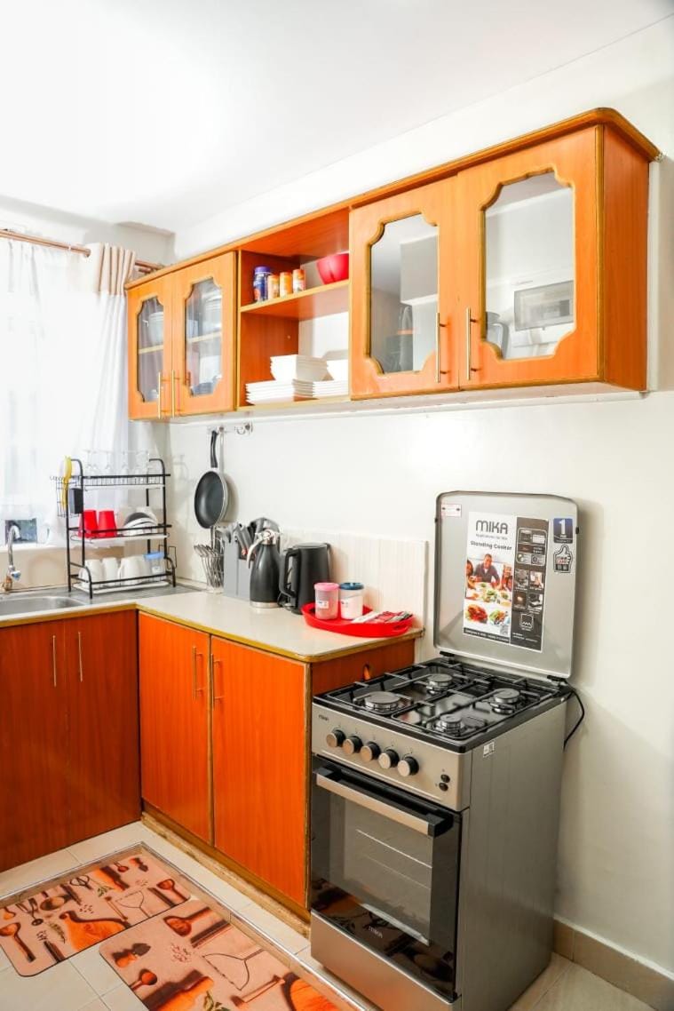Kitchen or kitchenette, oven