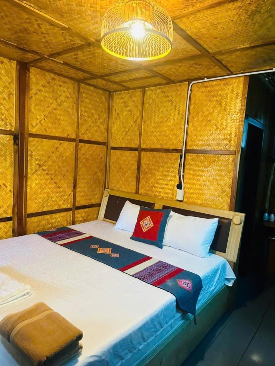 Eco Floating Stay Cai Beo Farm Stay in Laos