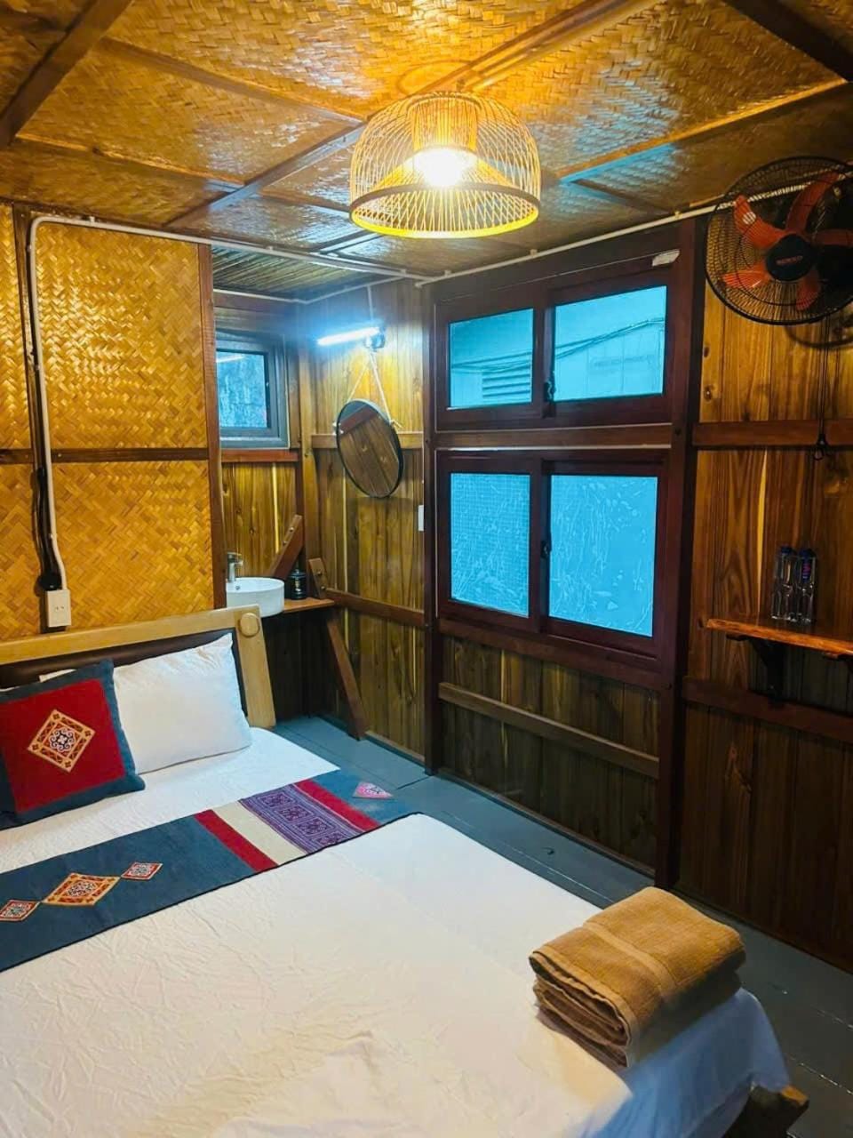 Eco Floating Stay Cai Beo Farm Stay in Laos