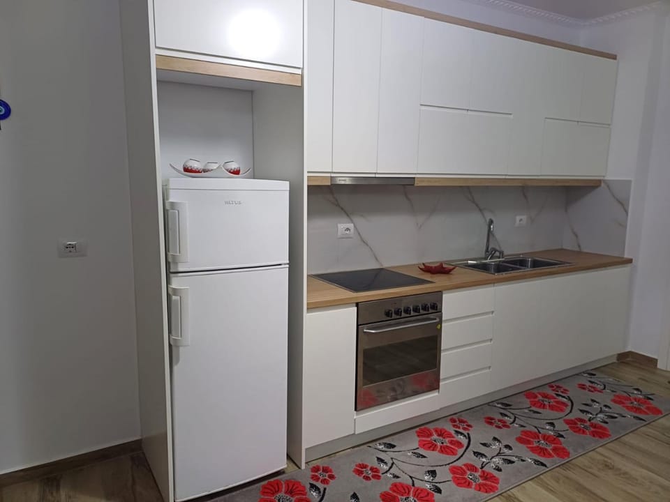 Kitchen or kitchenette, minibar