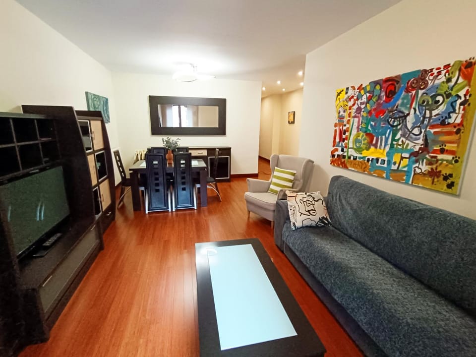 TV and multimedia, Living room, Lounge or bar