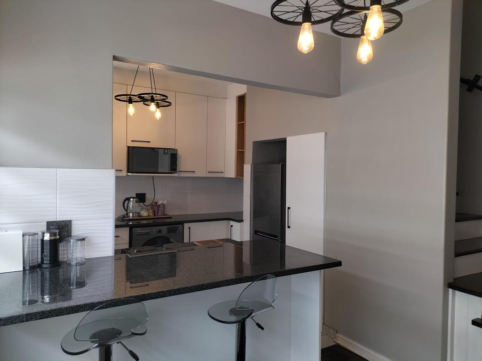 Rhodesfield's Hidden Gem Apartment in Gauteng