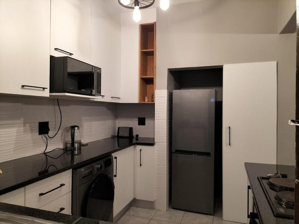 Rhodesfield's Hidden Gem Apartment in Gauteng