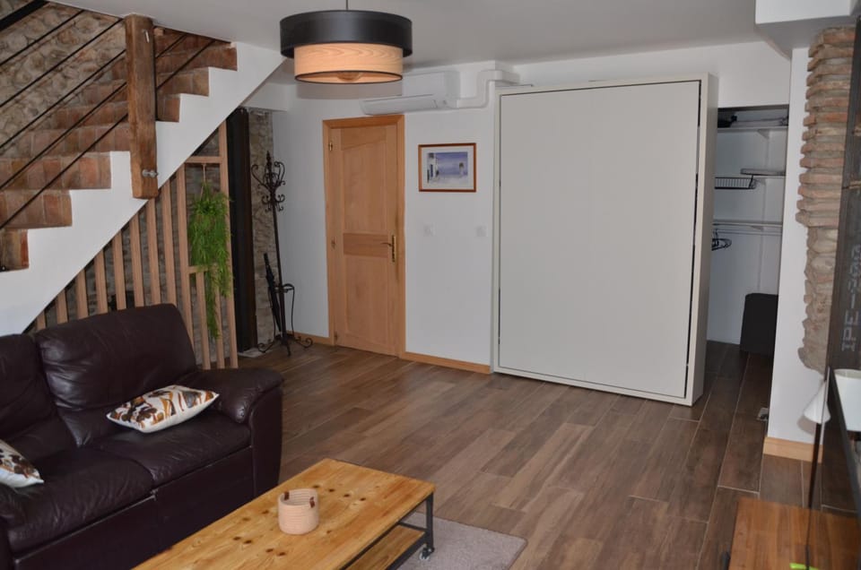 Maison de village palau del vidre House in Occitanie