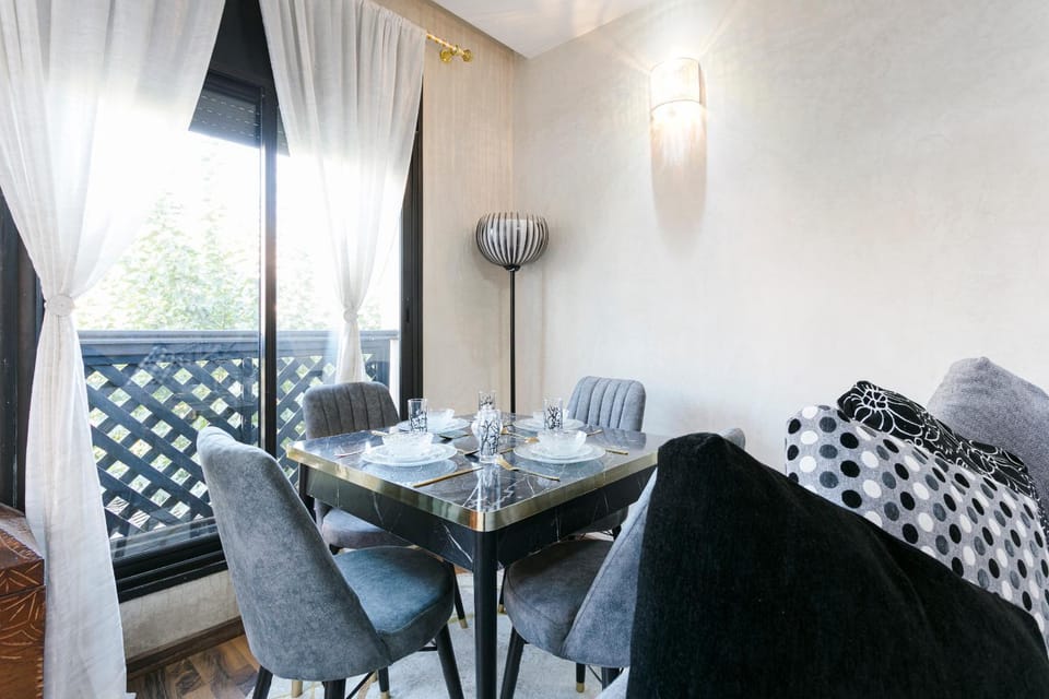 Seating area, Dining area