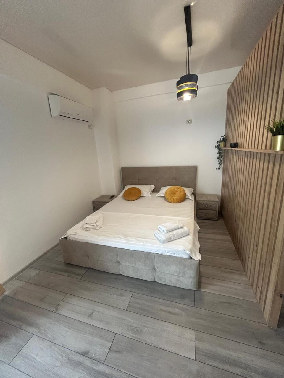 Bed, Photo of the whole room, Bedroom, towels, air conditioner