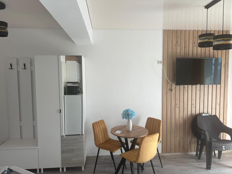 TV and multimedia, Living room, Seating area, Dining area, wardrobe
